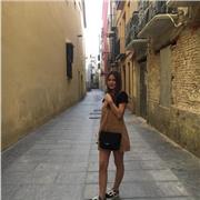 Profesora de matemáticas, realizando una carrera, ofrece clases a buen precio